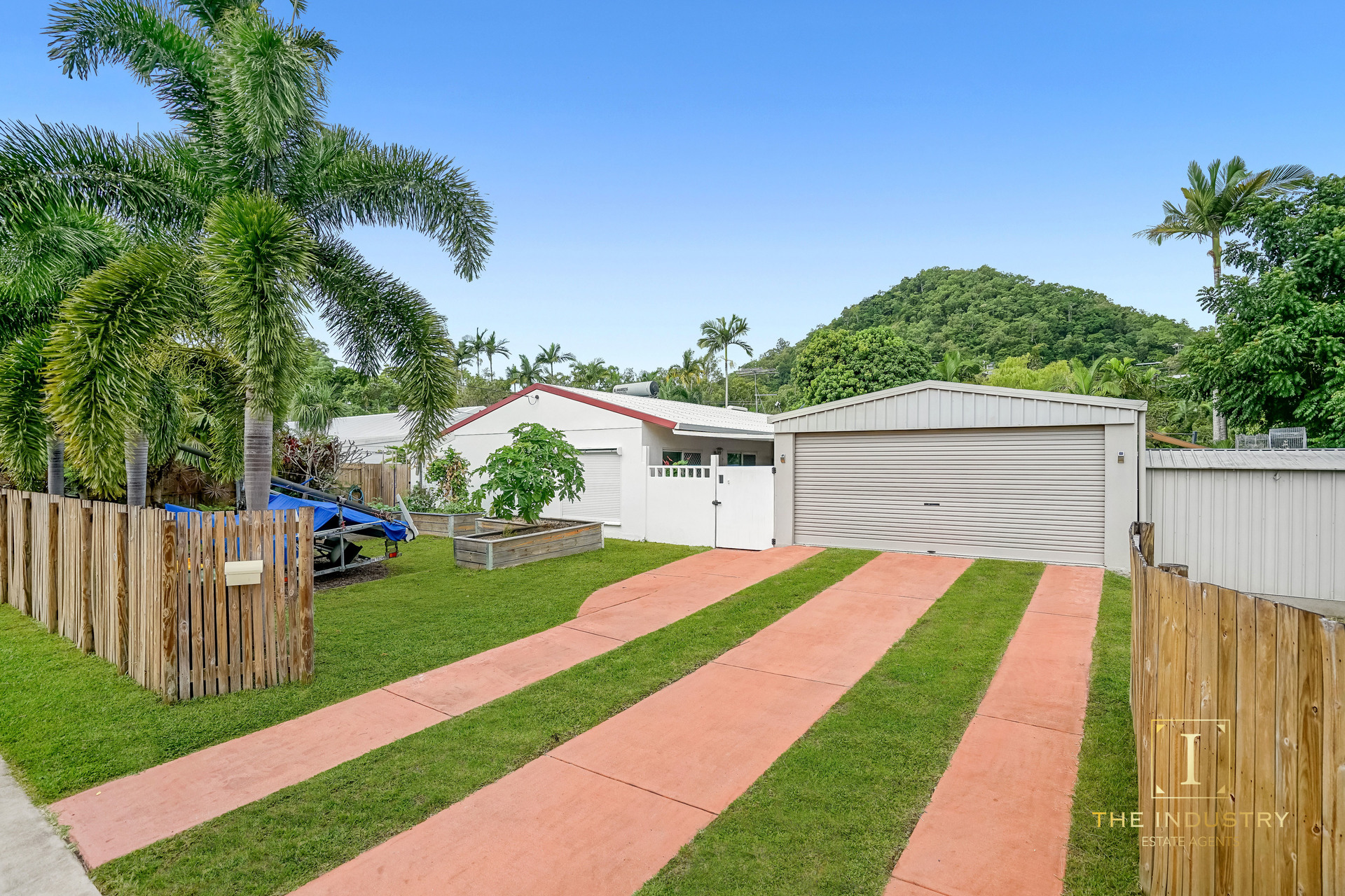 43 Trinity Beach Road, Trinity Beach, QLD 4879 AUS