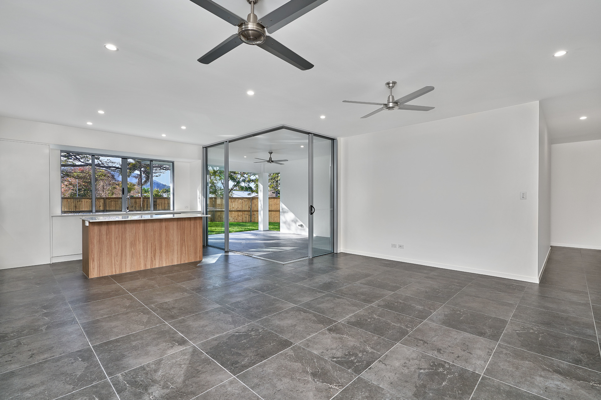 74A Moore Road, Kewarra Beach, QLD 4879 AUS