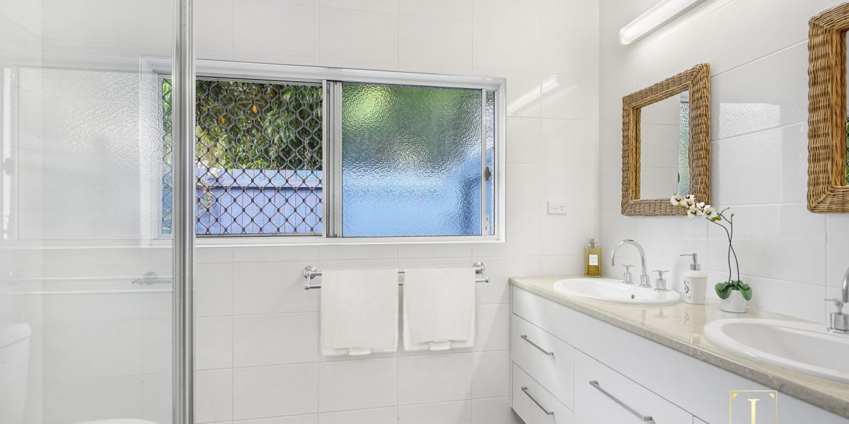 43 Trinity Beach Road, Trinity Beach, QLD 4879 AUS