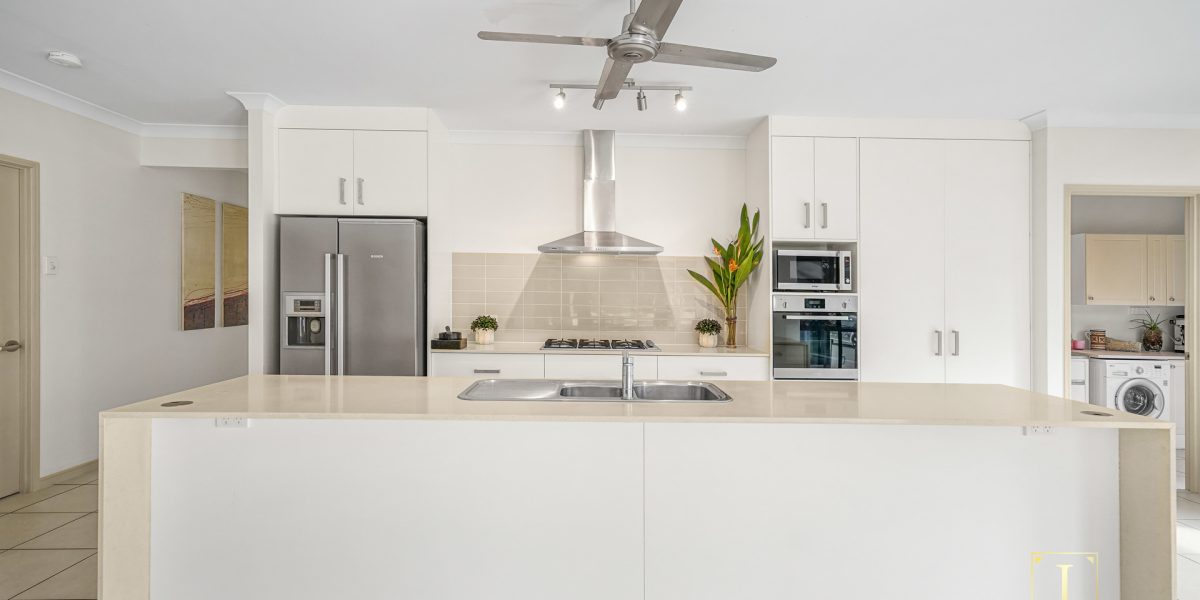 31 Lagoon Drive, Trinity Beach, QLD 4879 AUS