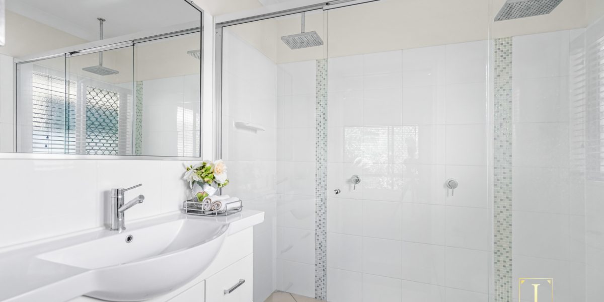 31 Lagoon Drive, Trinity Beach, QLD 4879 AUS