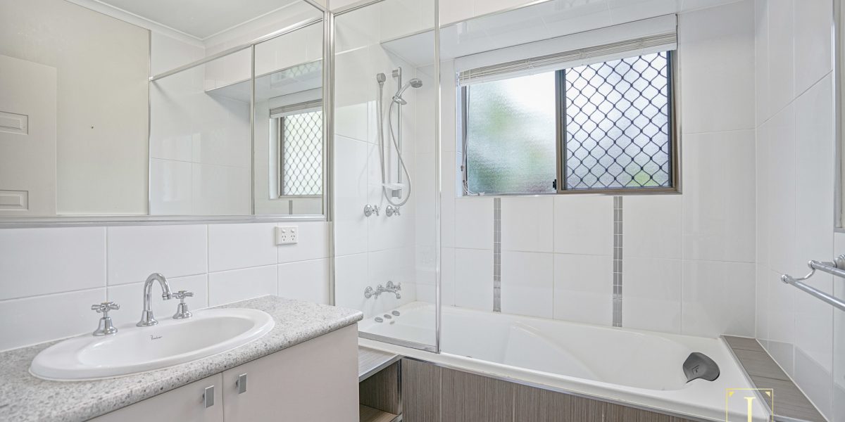 12 Hetherton Street, Smithfield, QLD 4878 AUS