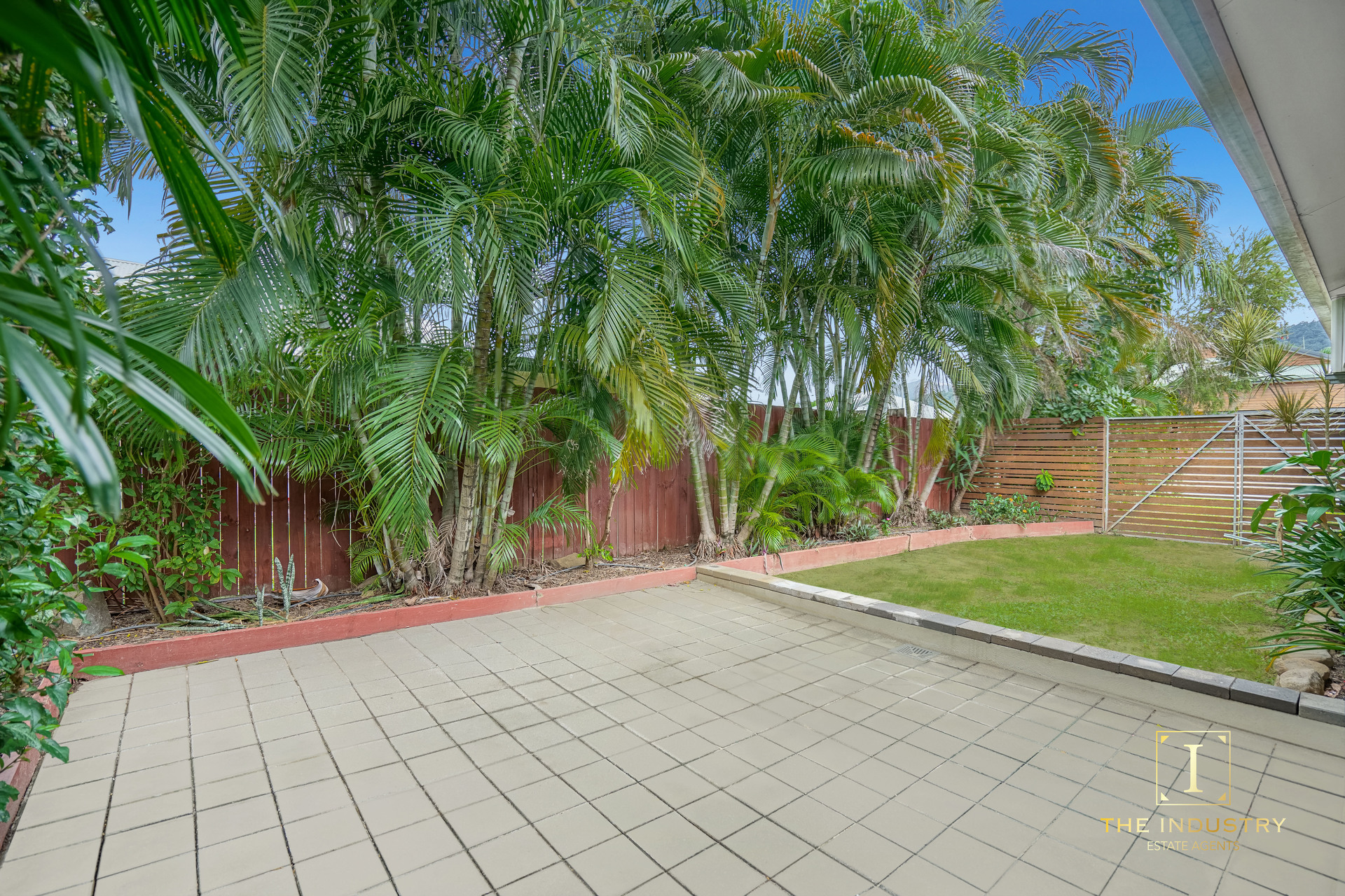 12 Hetherton Street, Smithfield, QLD 4878 AUS