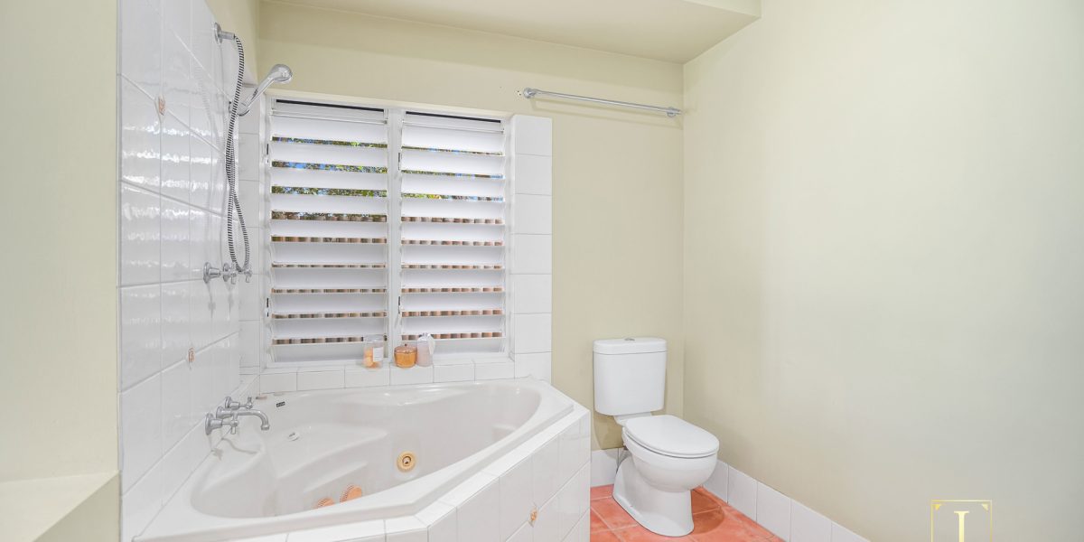 10 Lookout Terrace, Trinity Beach, QLD 4879 AUS