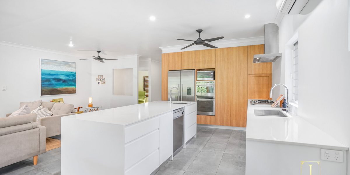 10 Lookout Terrace, Trinity Beach, QLD 4879 AUS