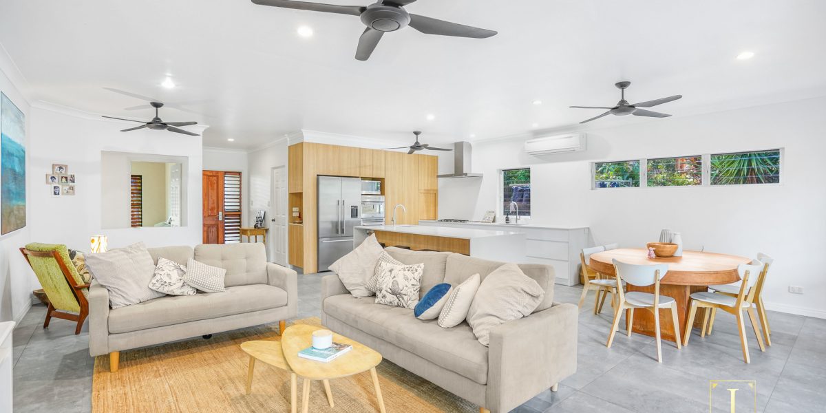 10 Lookout Terrace, Trinity Beach, QLD 4879 AUS