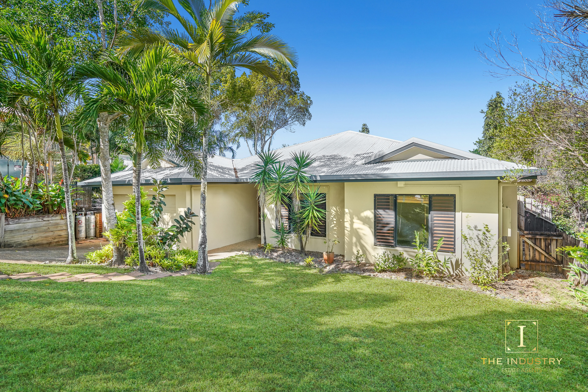 10 Lookout Terrace, Trinity Beach, QLD 4879 AUS