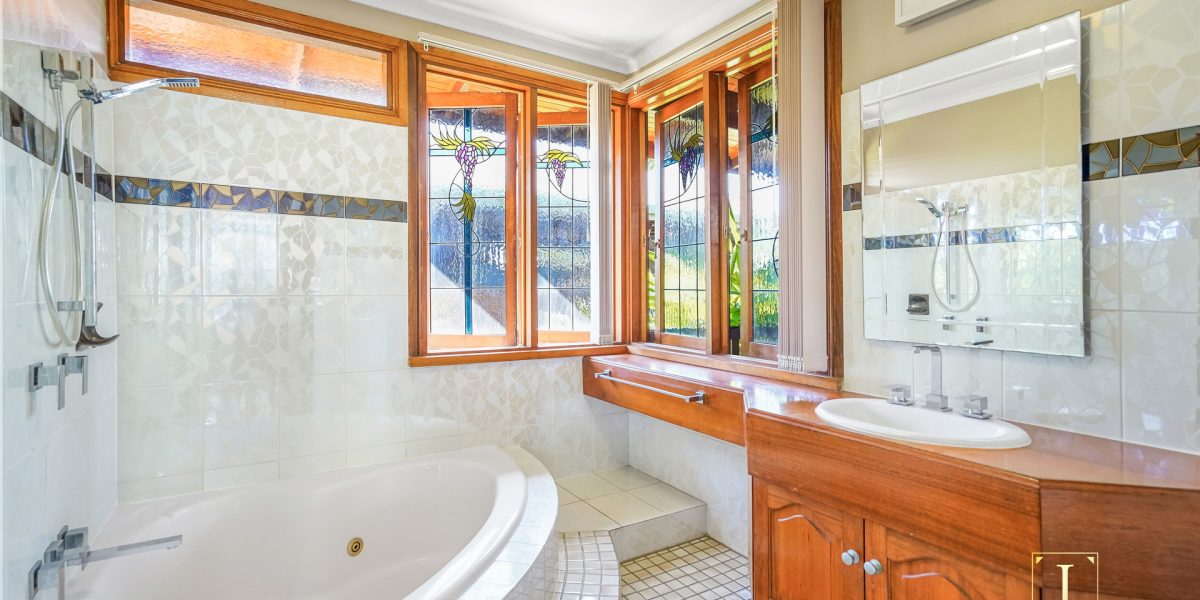 37 Koppen Terrace, Mooroobool, QLD 4870 AUS