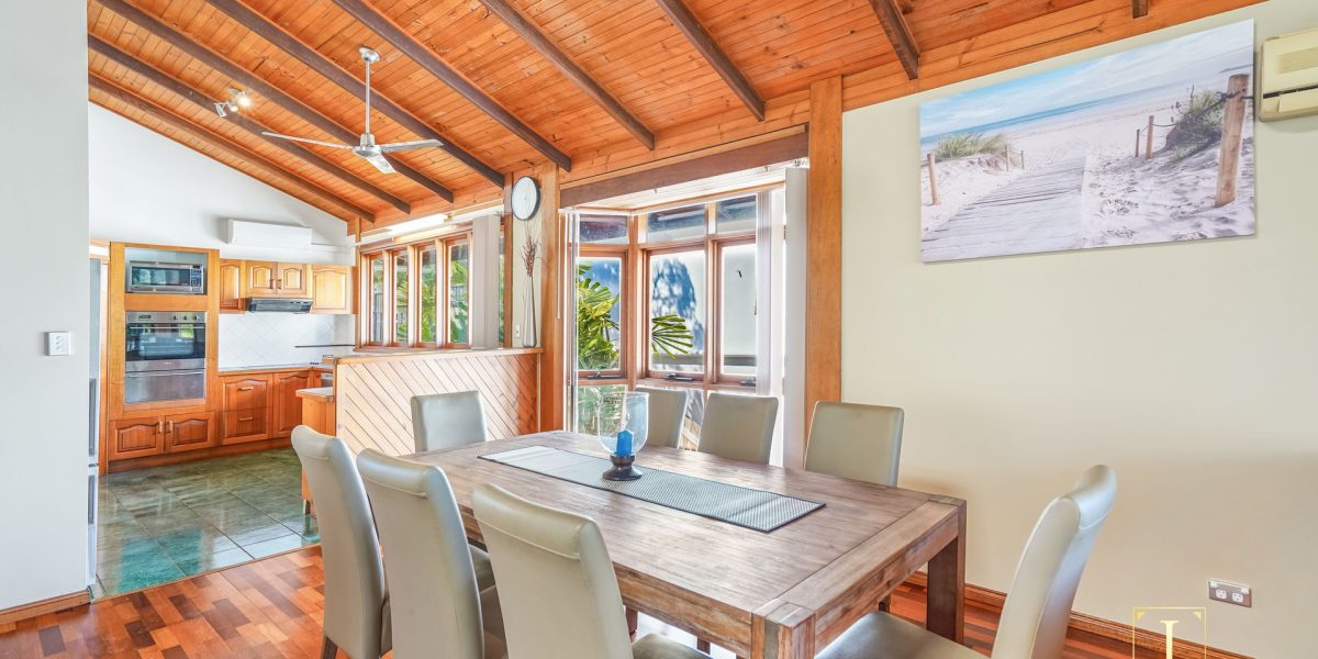 37 Koppen Terrace, Mooroobool, QLD 4870 AUS