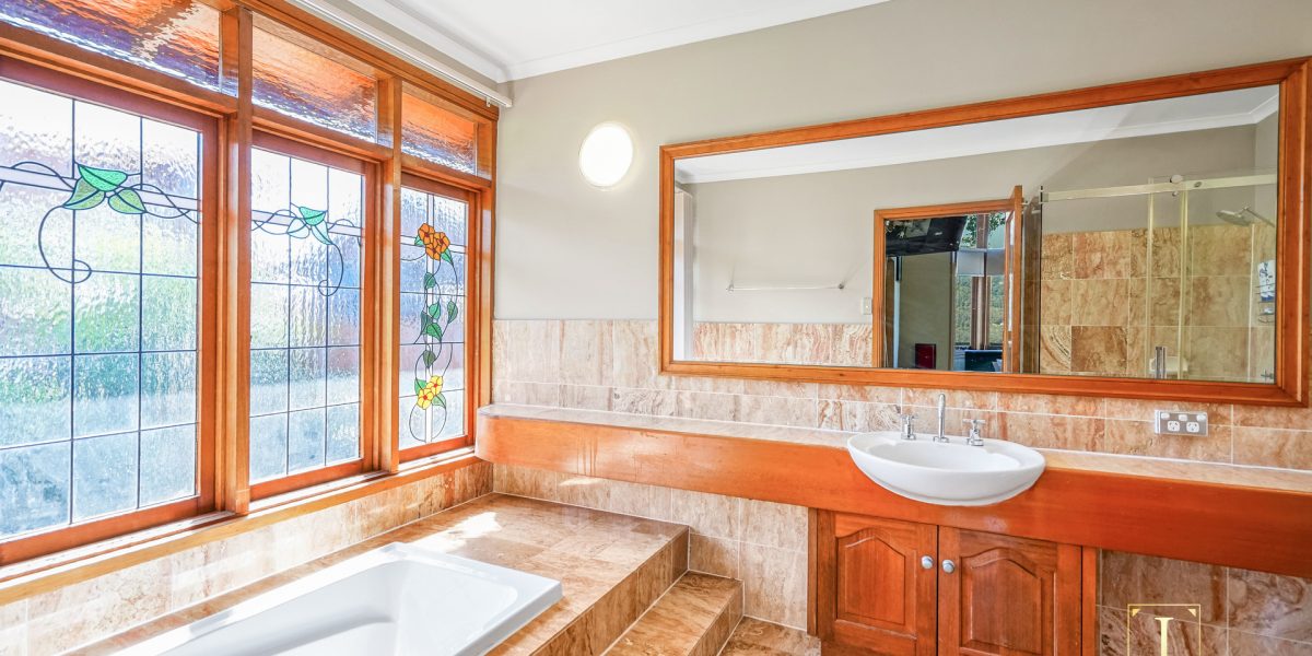 37 Koppen Terrace, Mooroobool, QLD 4870 AUS