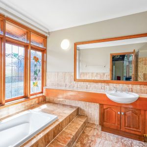 37 Koppen Terrace, Mooroobool, QLD 4870 AUS