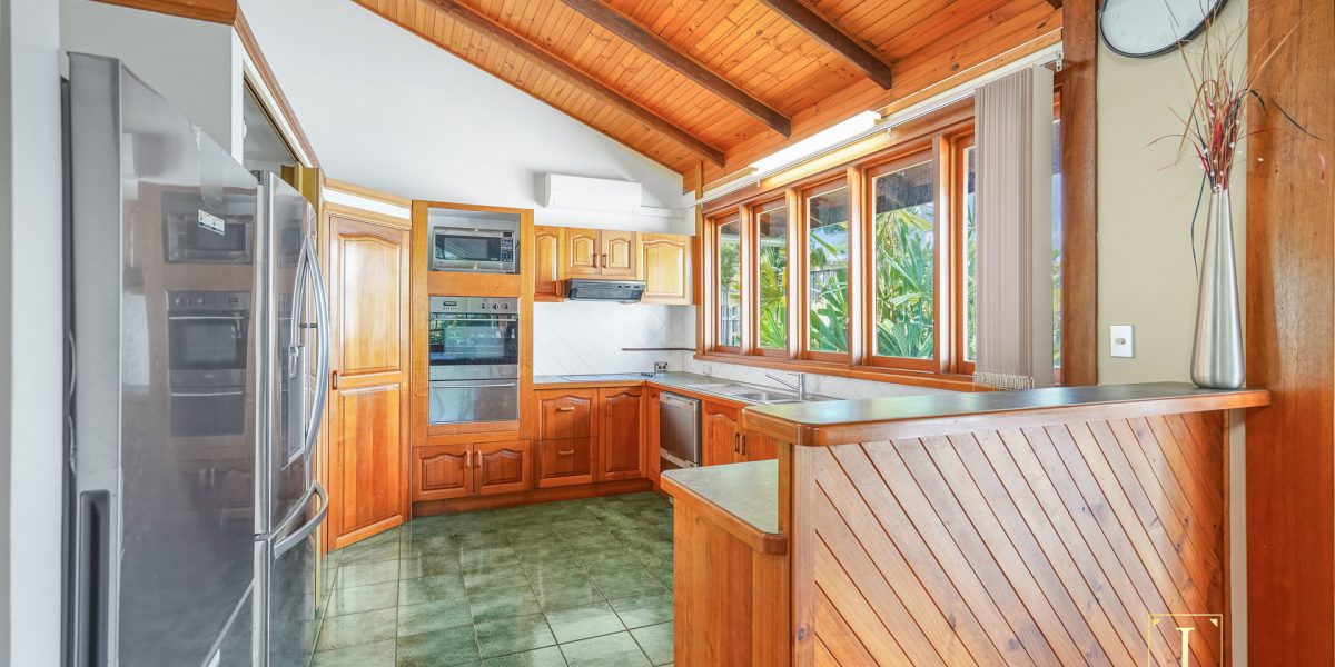37 Koppen Terrace, Mooroobool, QLD 4870 AUS