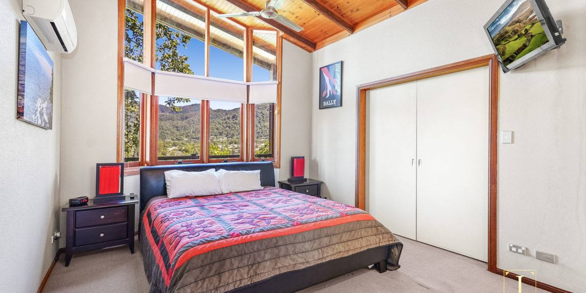 37 Koppen Terrace, Mooroobool, QLD 4870 AUS