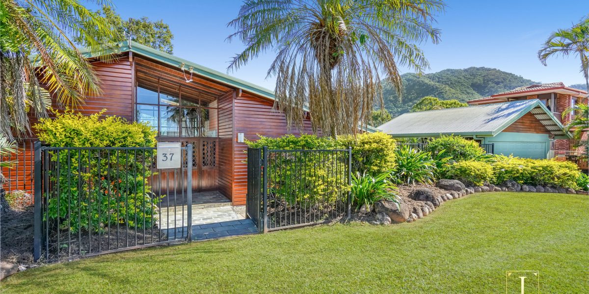 37 Koppen Terrace, Mooroobool, QLD 4870 AUS