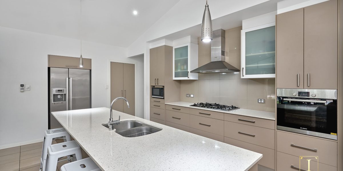 24 Greenvale Close, Smithfield, QLD 4878 AUS