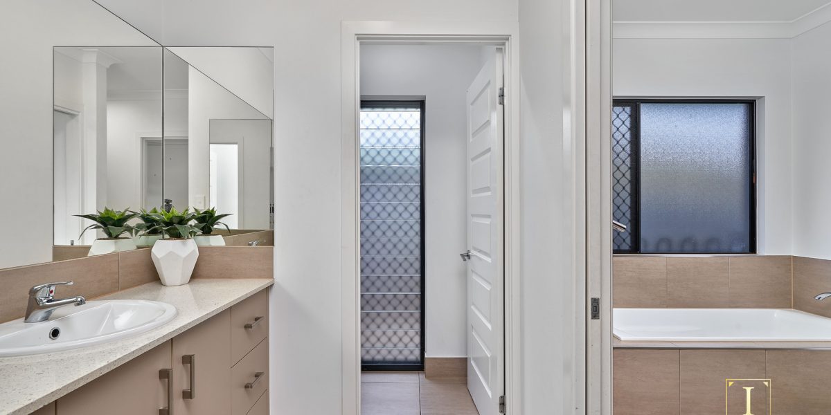 24 Greenvale Close, Smithfield, QLD 4878 AUS