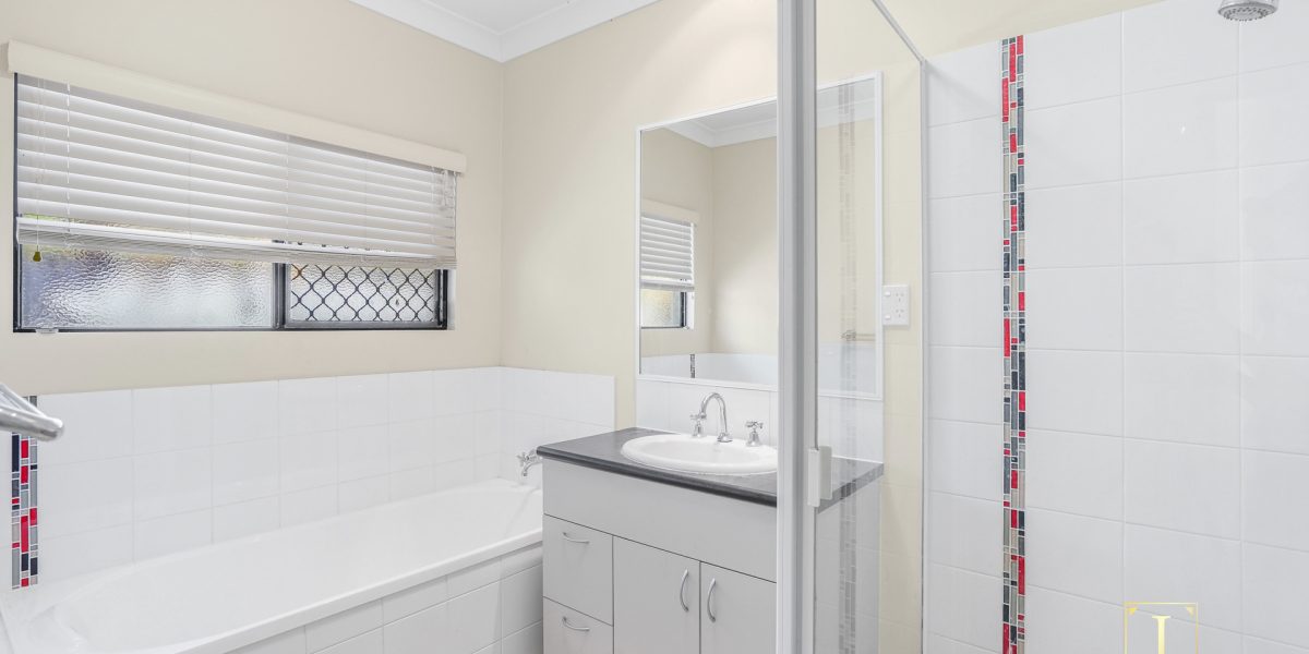 4 Imooya Place, Trinity Park, QLD 4879 AUS