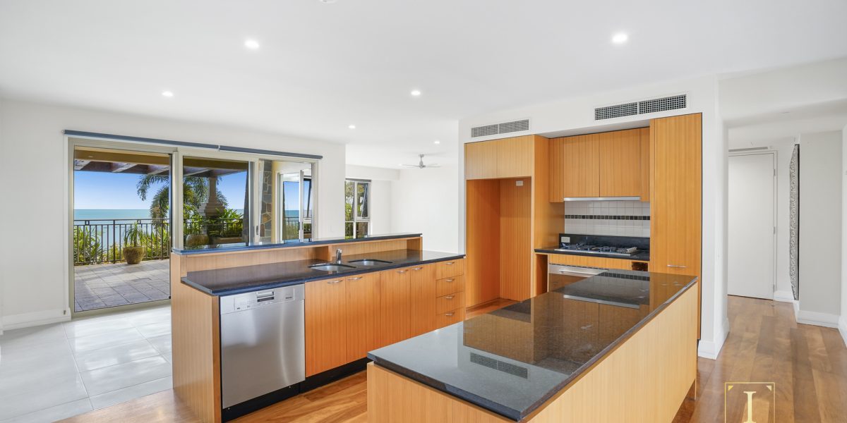 7/11 Colonel Cummings Drive, Palm Cove, QLD 4879 AUS