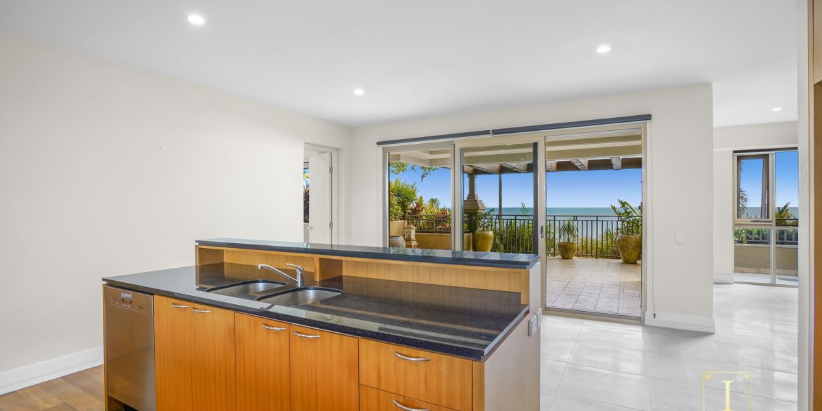 7/11 Colonel Cummings Drive, Palm Cove, QLD 4879 AUS