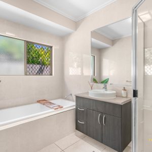 27 Hetherton Street, Smithfield, QLD 4878 AUS