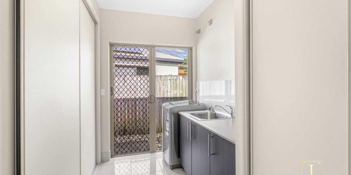 27 Hetherton Street, Smithfield, QLD 4878 AUS