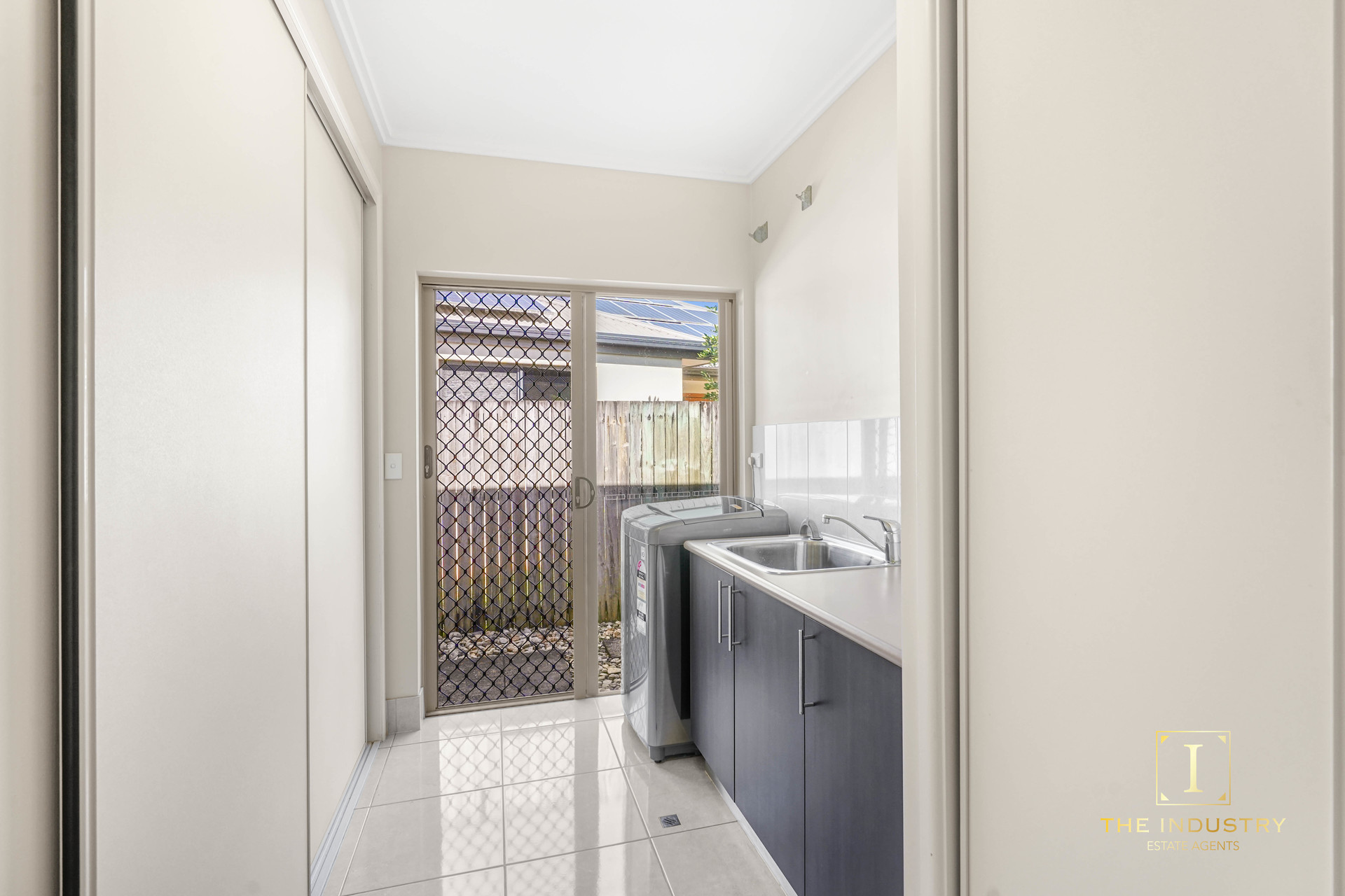 27 Hetherton Street, Smithfield, QLD 4878 AUS