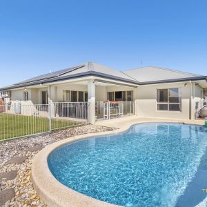 27 Hetherton Street, Smithfield, QLD 4878 AUS