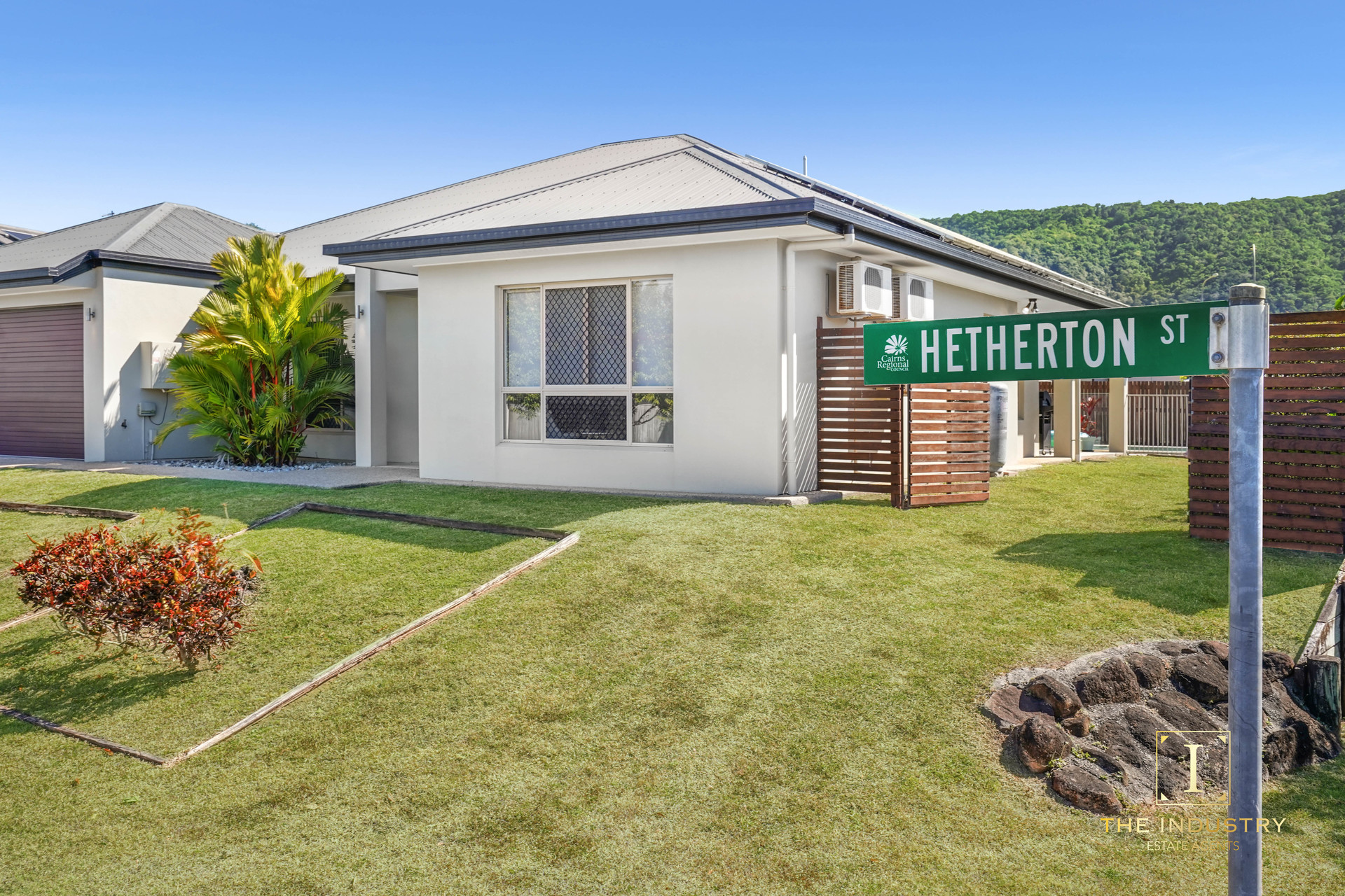 27 Hetherton Street, Smithfield, QLD 4878 AUS