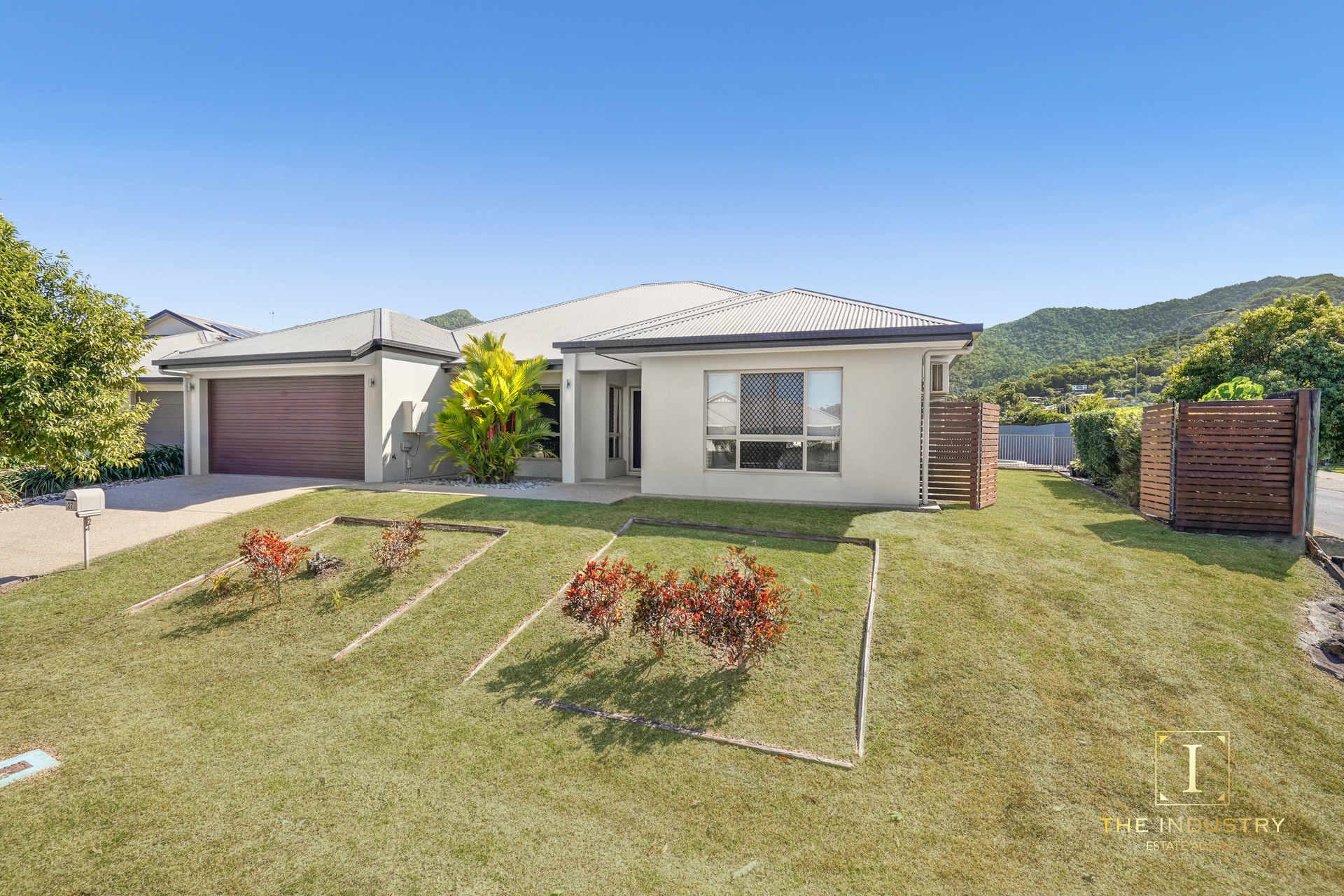 27 Hetherton Street, Smithfield, QLD 4878 AUS