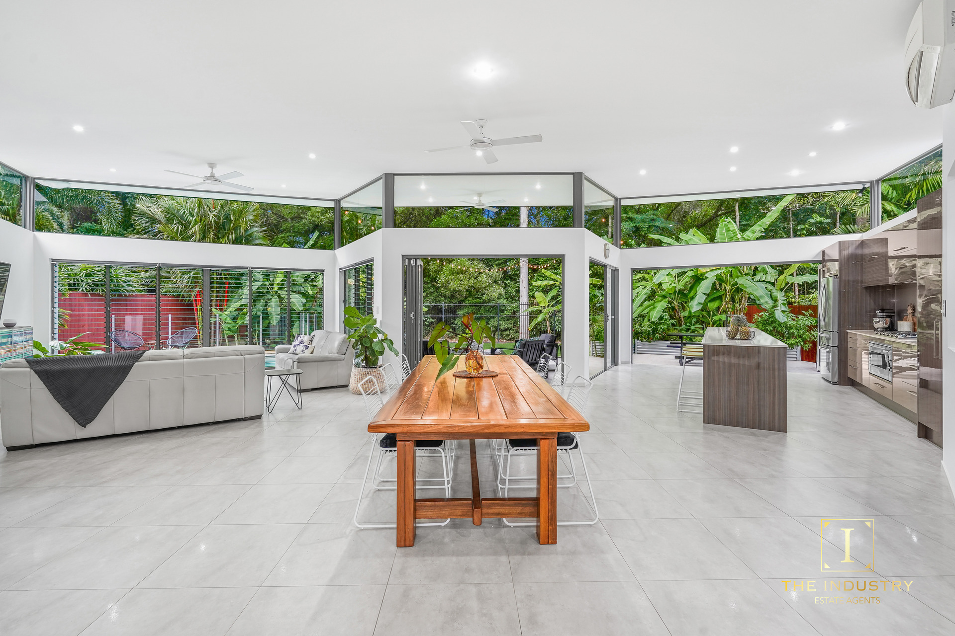 19 Litara Court, Palm Cove, QLD 4879 AUS