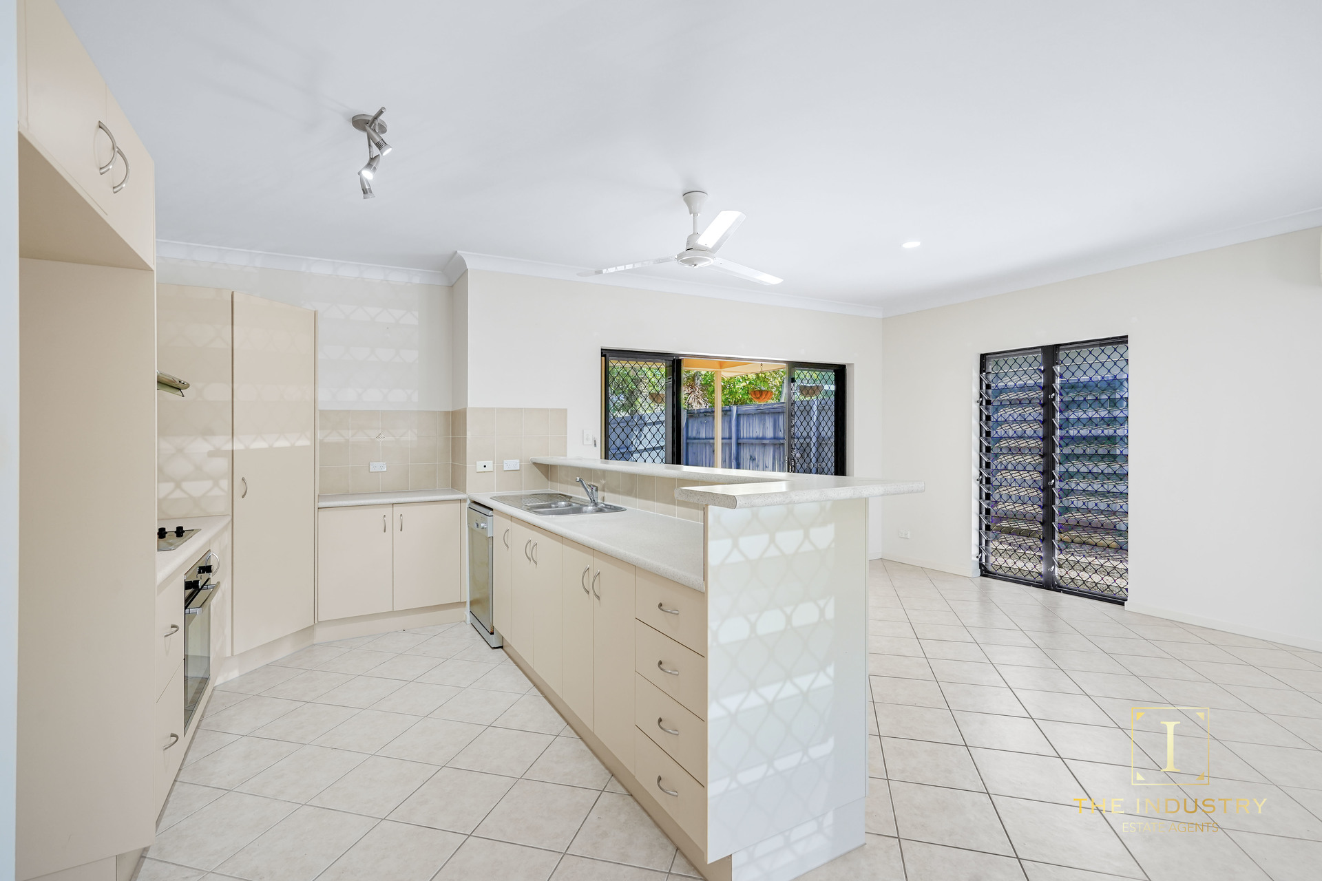 5 Alva Close, Kewarra Beach, QLD 4879 AUS