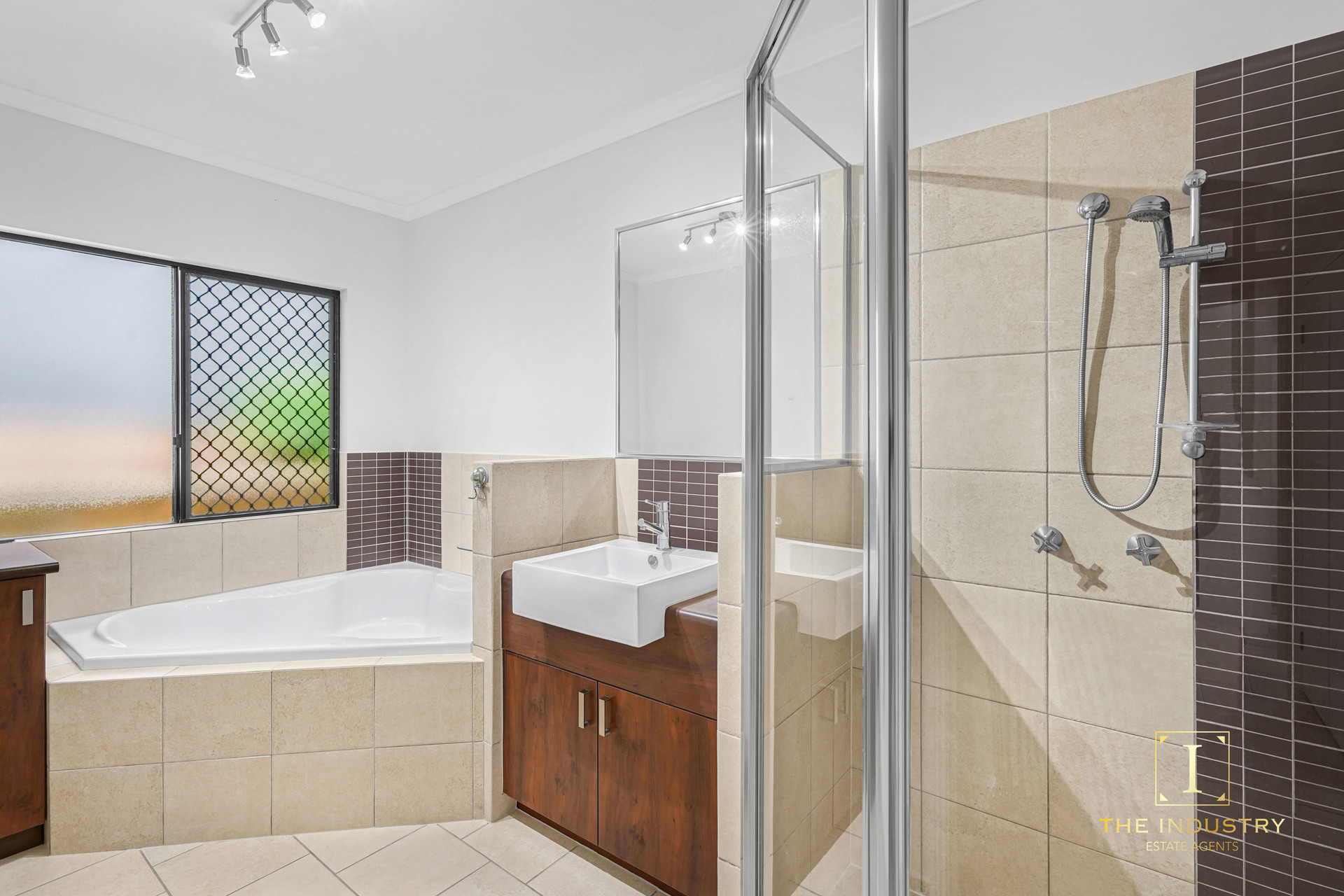 54 Leonard Street, Kewarra Beach, QLD 4879 AUS
