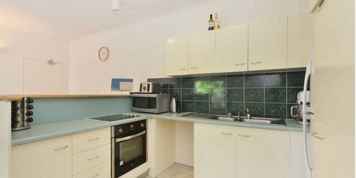 38/327 Lake Street, Cairns North, QLD 4870 AUS