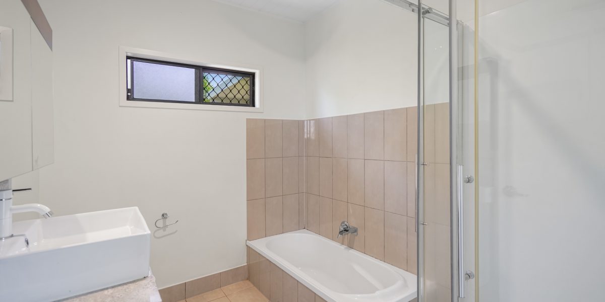 14 Lowanna Close, White Rock, QLD 4868 AUS