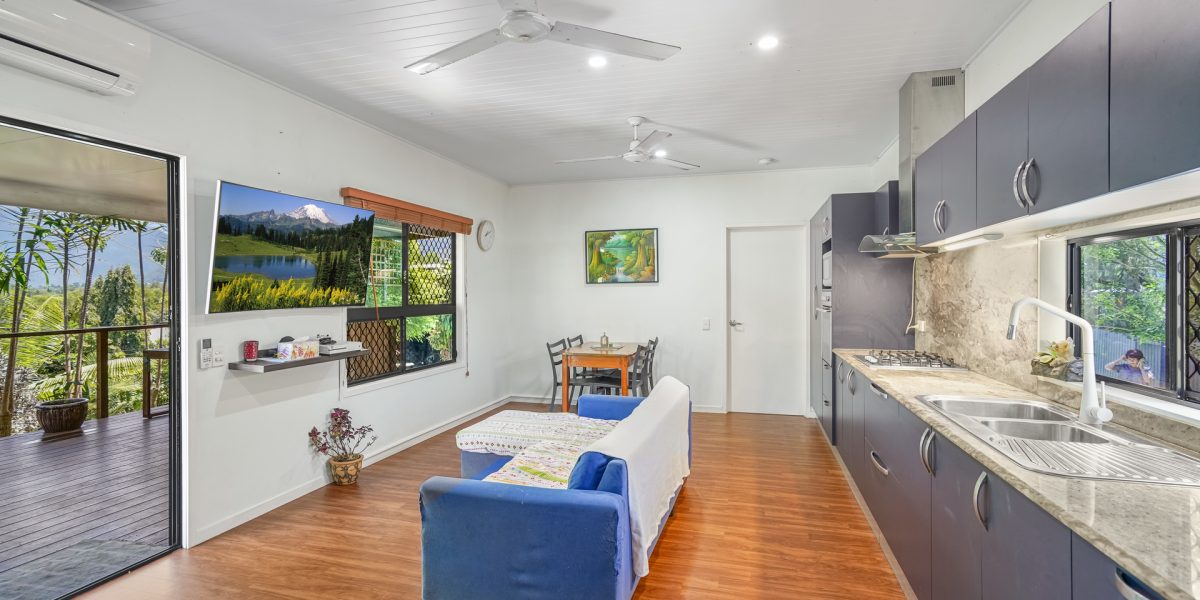 14 Lowanna Close, White Rock, QLD 4868 AUS
