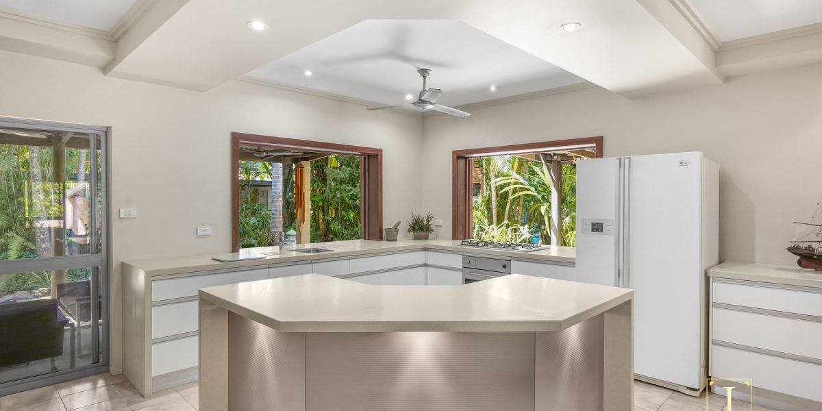 37 Satellite Street, Clifton Beach, QLD 4879 AUS