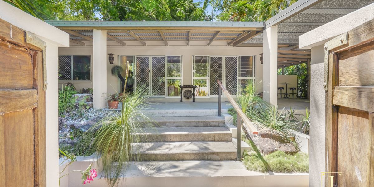 37 Satellite Street, Clifton Beach, QLD 4879 AUS