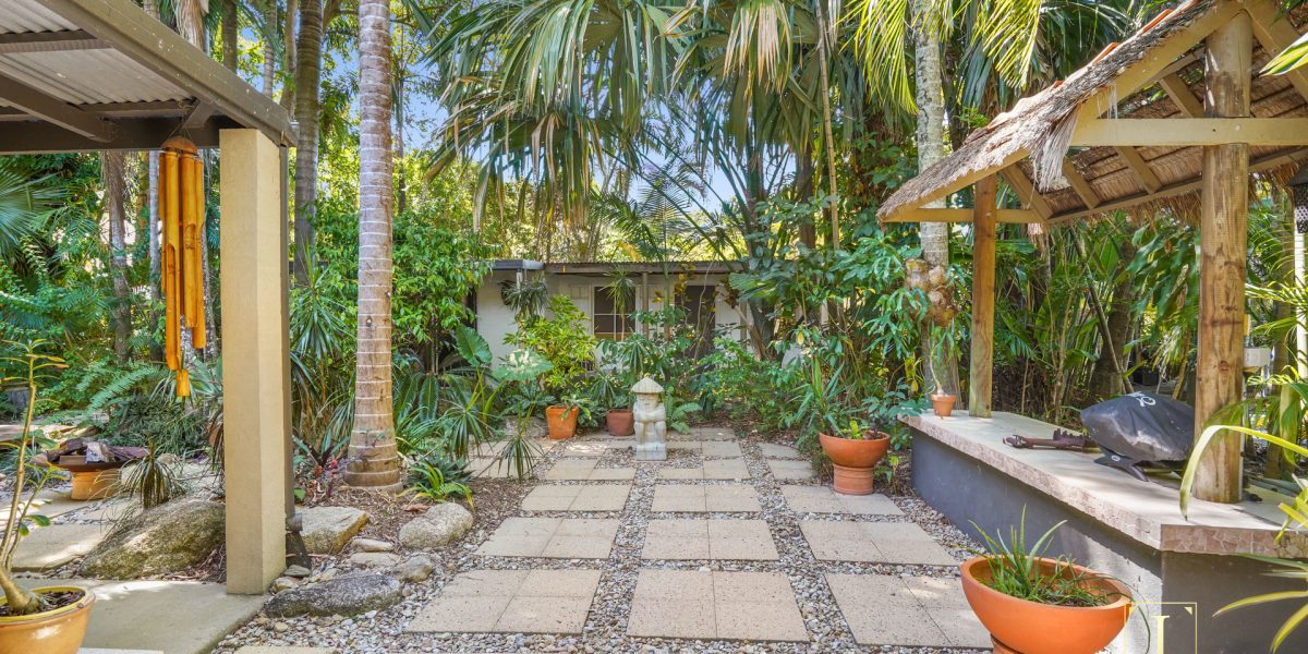 37 Satellite Street, Clifton Beach, QLD 4879 AUS