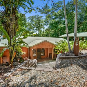 20 Cananga Close, Kamerunga, QLD 4870 AUS