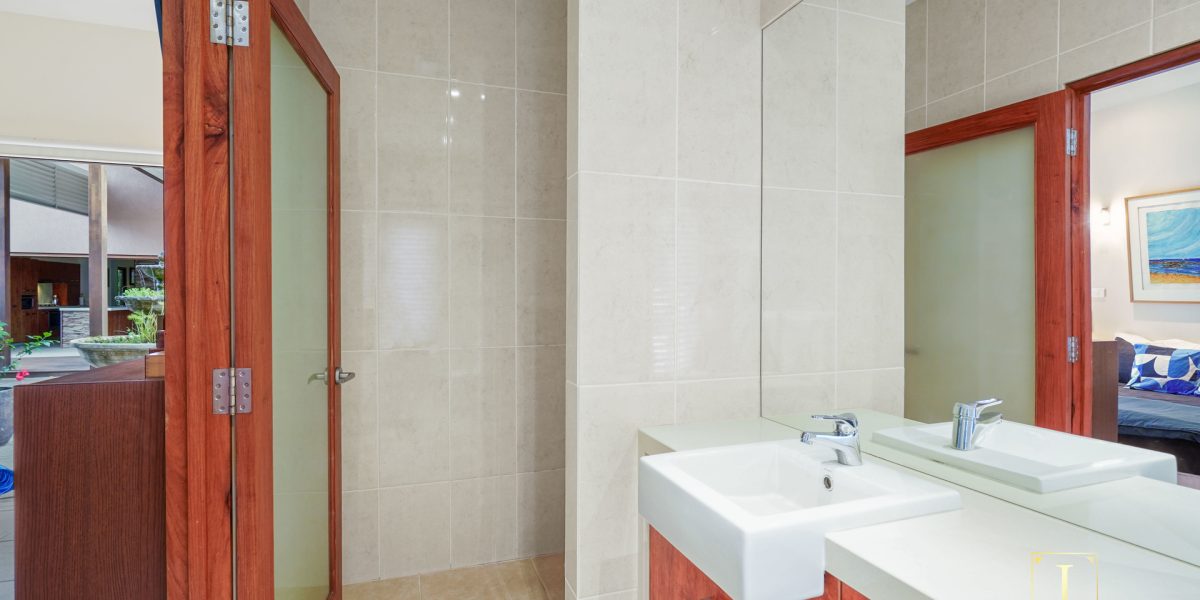 39 Veivers Road, Palm Cove, QLD 4879 AUS