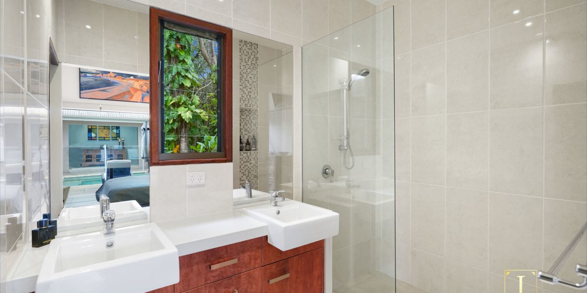39 Veivers Road, Palm Cove, QLD 4879 AUS