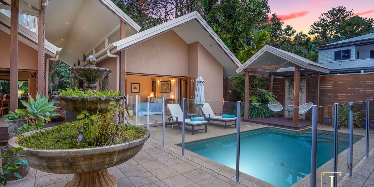 39 Veivers Road, Palm Cove, QLD 4879 AUS