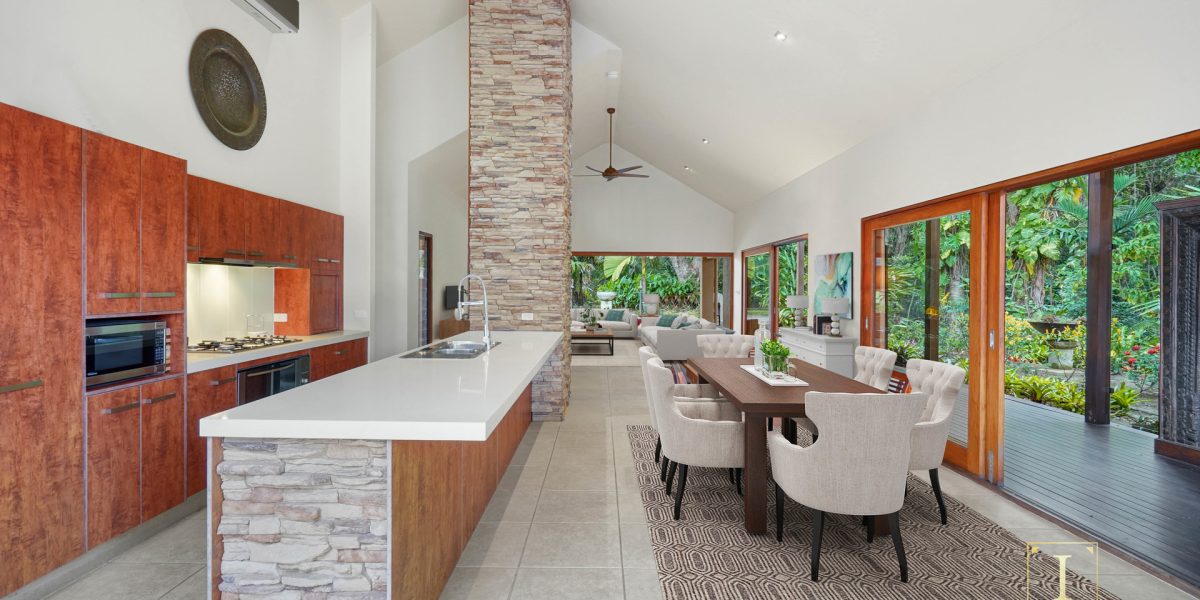 39 Veivers Road, Palm Cove, QLD 4879 AUS