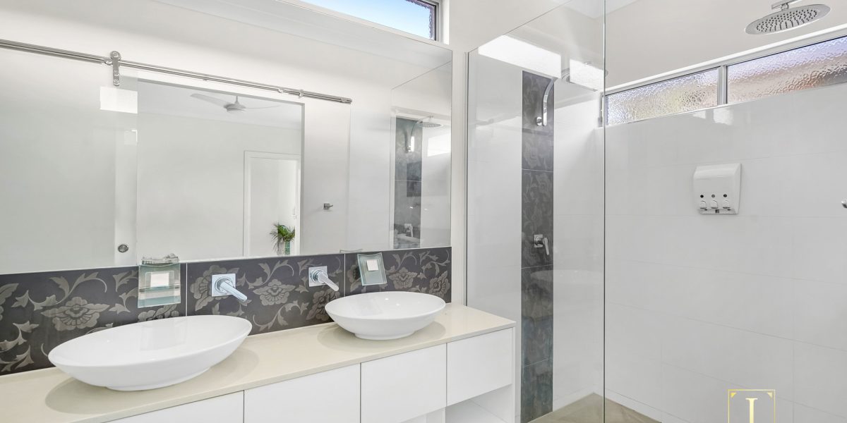 28 Lagoon Drive, Trinity Beach, QLD 4879 AUS