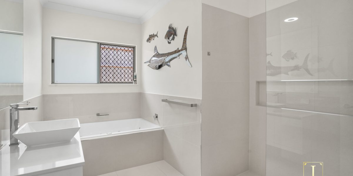 11 Mooreland Place, Kewarra Beach, QLD 4879 AUS