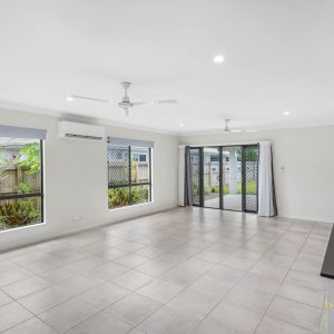 6 Munderra Close, Smithfield, QLD 4878 AUS