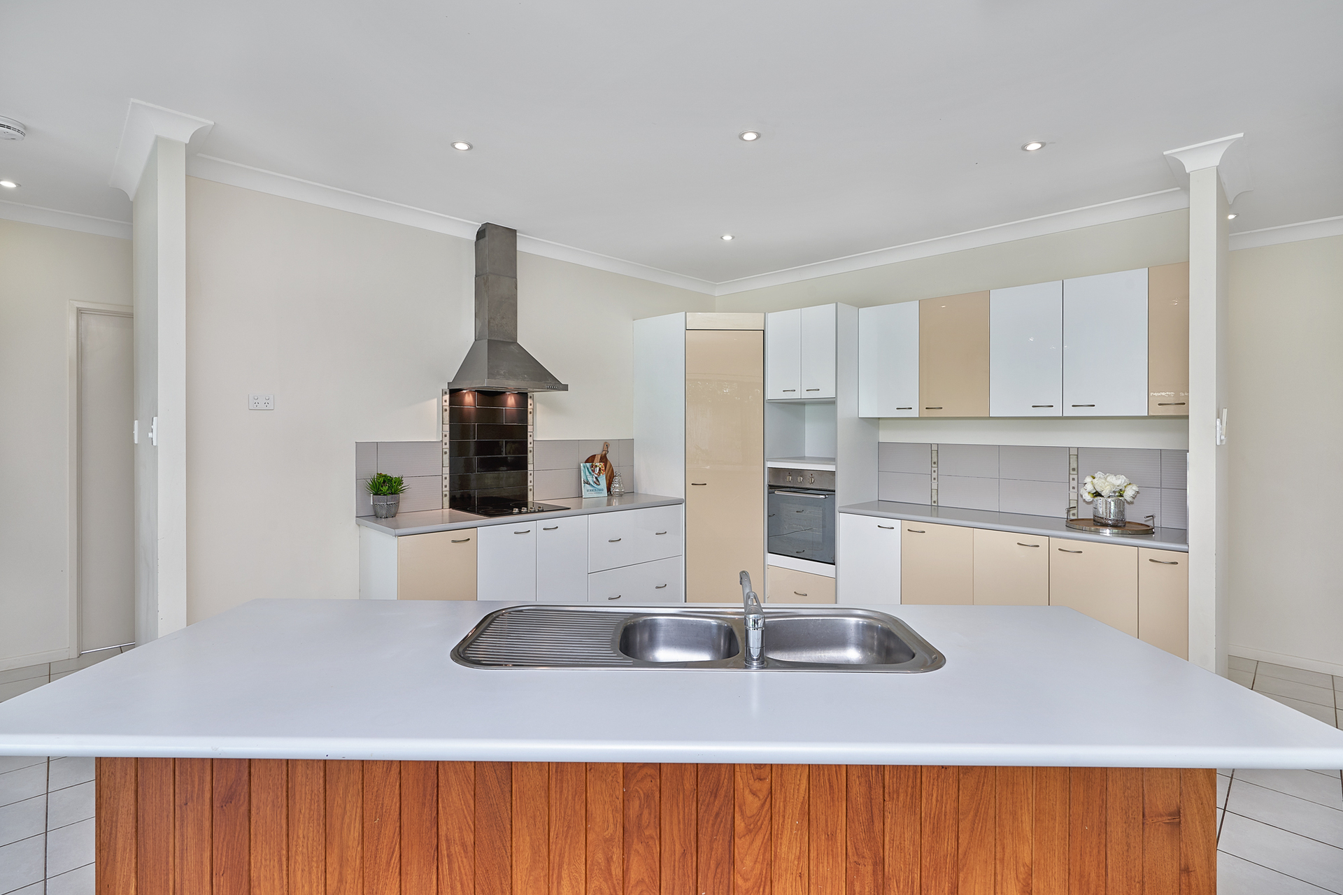 14 Charnley Avenue, Bentley Park, QLD 4869 AUS
