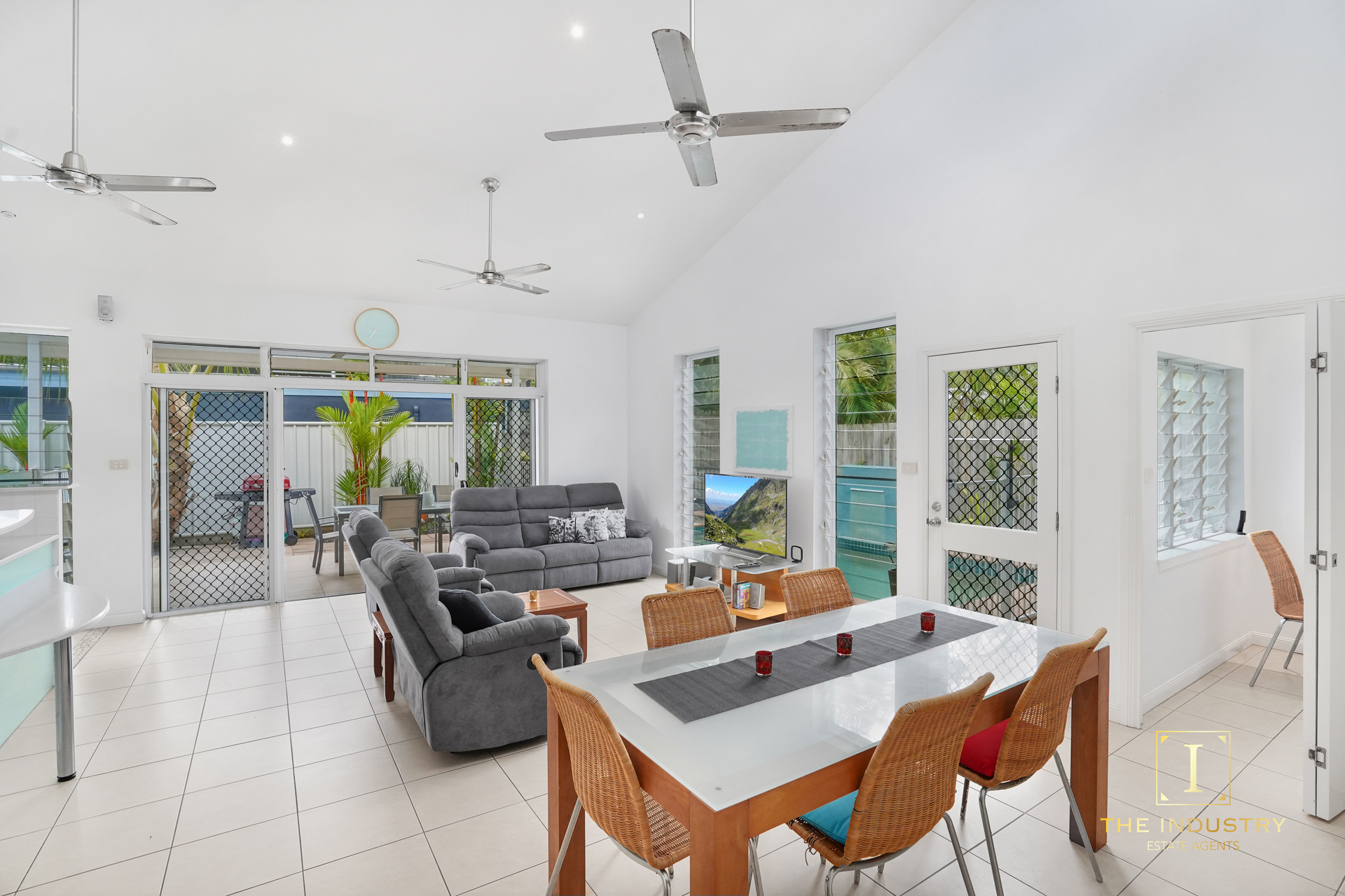 2/3 Upolu Esplanade, Clifton Beach, QLD 4879 AUS