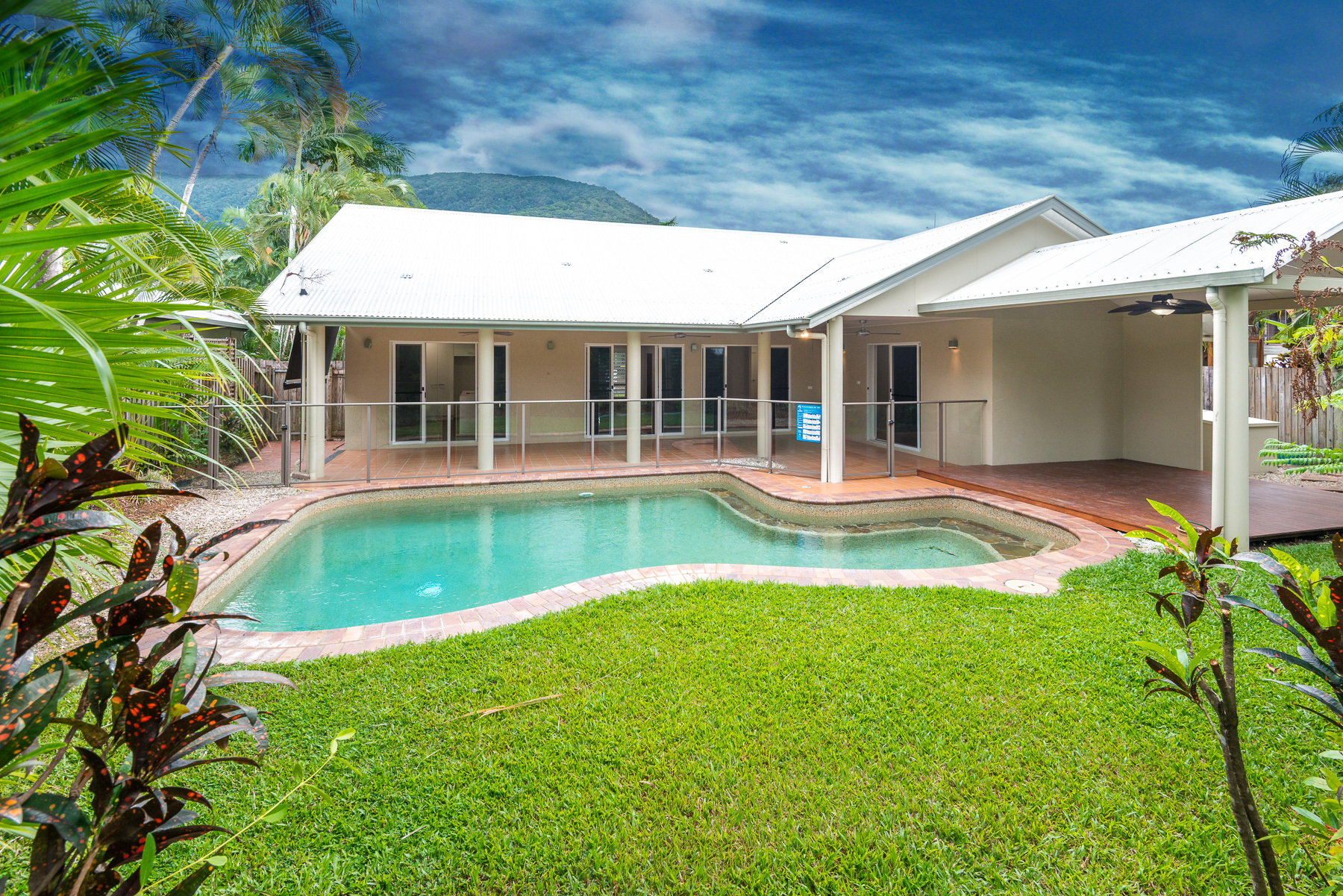 14 Thais Street, Palm Cove, QLD 4879 AUS