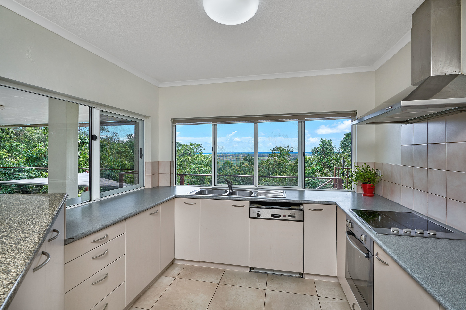 2/54-56 Fig Tree Drive, Caravonica, QLD 4878 AUS